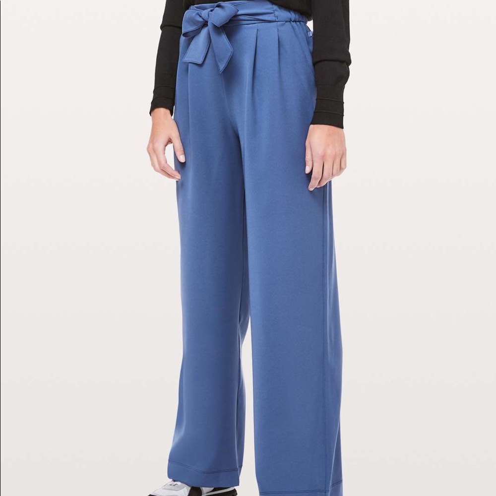 Noir pant size 4 NWT